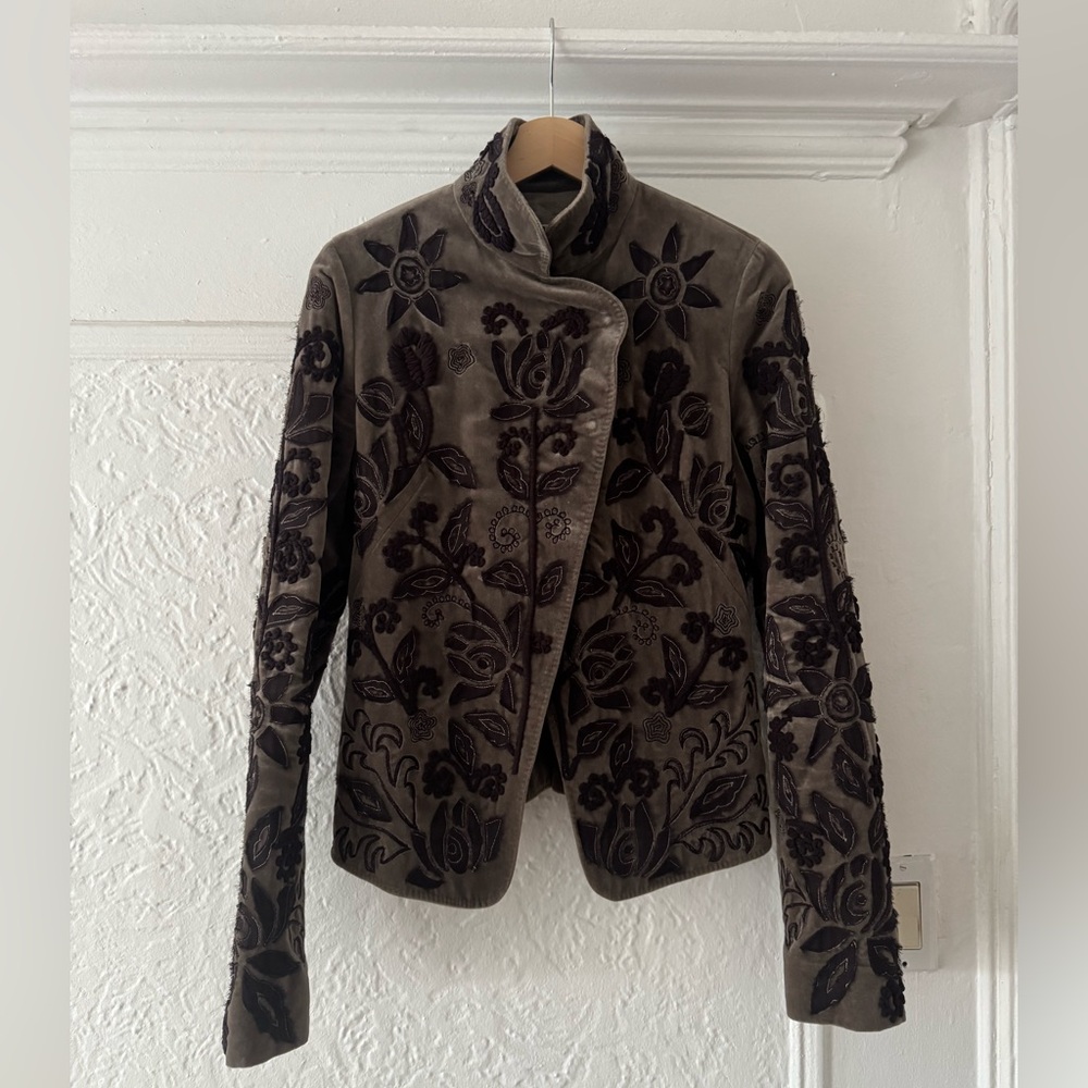 Chloé Fall 2002 by Phoebe Philo velvet jacket with embroidery